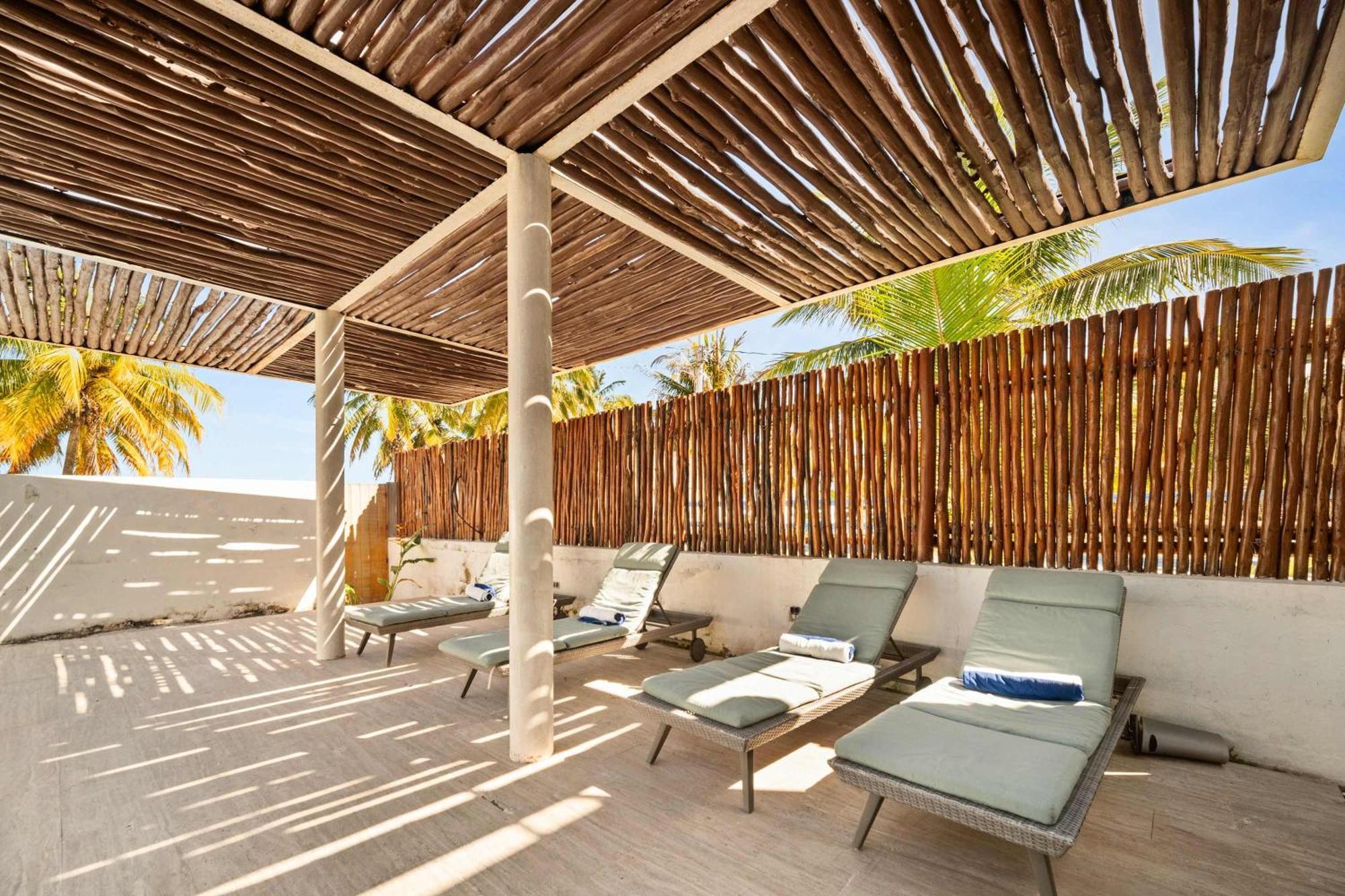 Beachfront Coco Modern Designer House By Peninsula Stays San Crisanto Εξωτερικό φωτογραφία