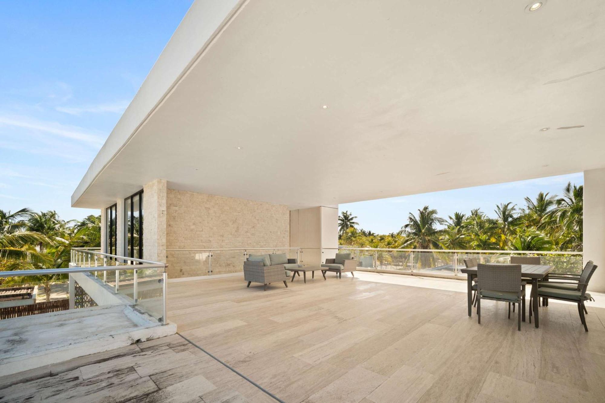 Beachfront Coco Modern Designer House By Peninsula Stays San Crisanto Εξωτερικό φωτογραφία